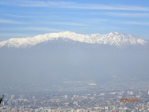 サンチャゴ市内から見たアンデスの山々 Andes mountains view from Santiago